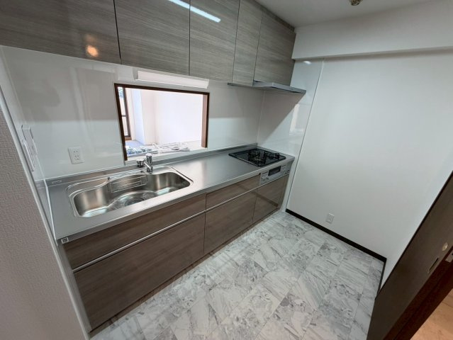 瀬戸水野パーク・ホームズのキッチン|キッチンから見たリビング♪