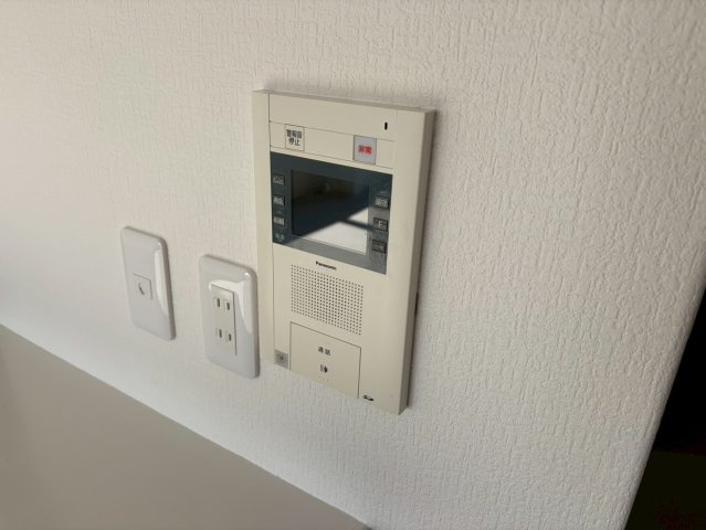 瀬戸水野パーク・ホームズの設備|モニター付きインターホンは、来客の際に来訪者のお顔を確認できるので安心です！
