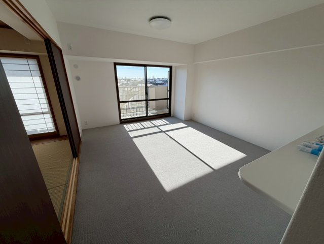 瀬戸水野パーク・ホームズの居間・リビング|陽当たりの良い明るいリビング☆毎日家族が笑顔で生活する空間♪