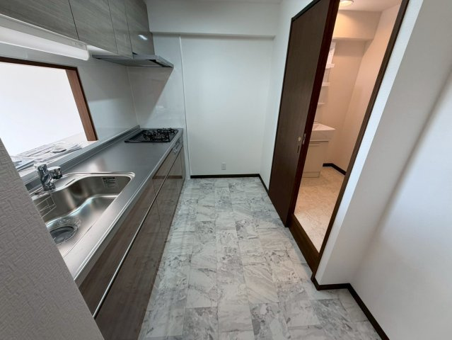 瀬戸水野パーク・ホームズのキッチン|広々スペースでお子様と一緒にキッチンに立ってお料理が作れます！