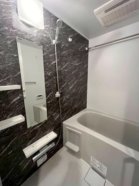 エストゥルース亀戸の浴室