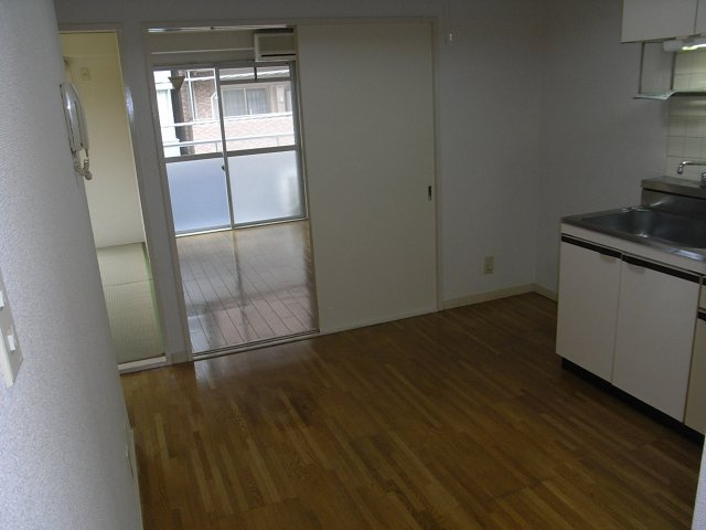 メゾンエスポワールの居間・リビング