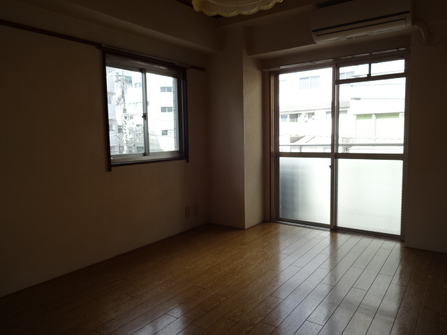 メゾンエスポワールの洋室