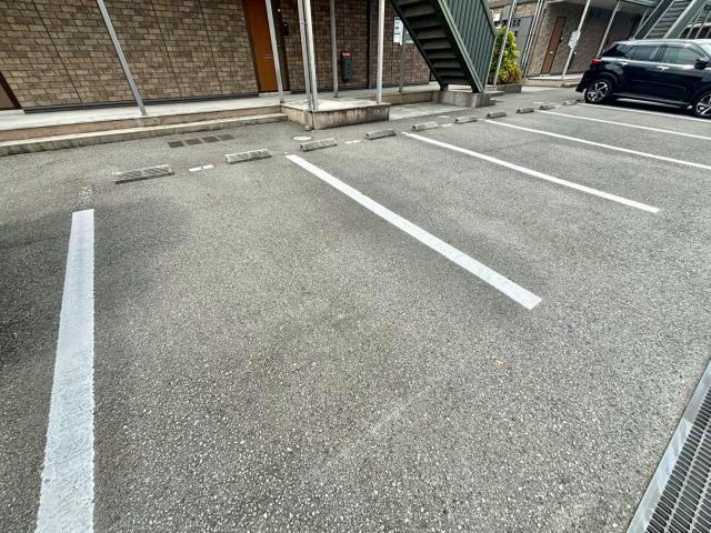 クレインウッド恵美酒　A棟の駐車場
