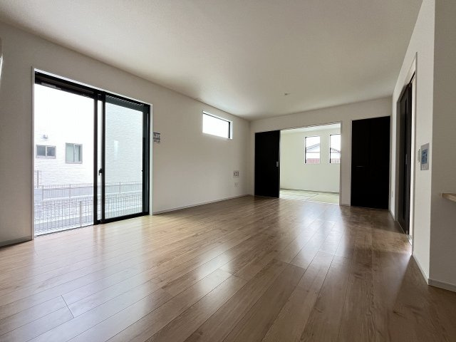 【居間・リビング】 | 春日市天神山1丁目1期　1号棟（全2棟）【仲介手数料無料・0円】 | ※画像準備中の為、施工例です。施工例は完成時と異なる場合があります。