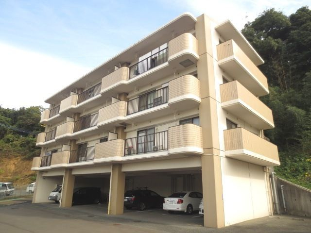 福岡市博多区月隈６丁目の賃貸マンションのエントランス