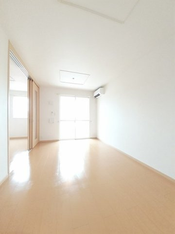 リバーサイド　セナの居間・リビング|こちらのリビングで趣味の時間をお楽しみください