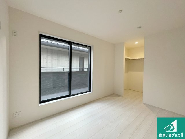 尼崎市武庫之荘　第3期　新築一戸建ての洋室|シンプルな洋室は、自分好みのインテリアが楽しめます♪ご家族とインテリアや家具を選びに行くのは新築購入時の醍醐味の一つです。ぜひお楽しみください♪