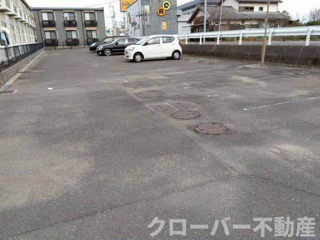 レオパレスカサベージュの駐車場