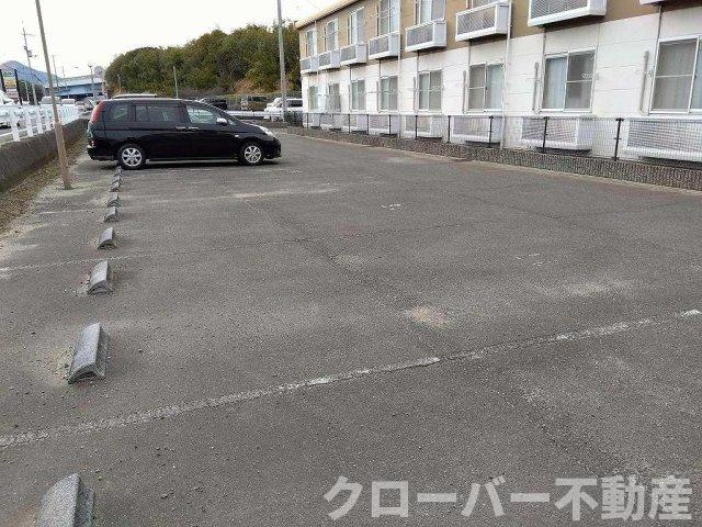 レオパレスカサベージュの駐車場