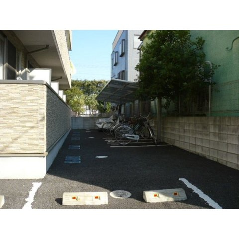 セレ新松戸の駐車場