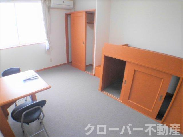 レオパレス金倉の居間・リビング