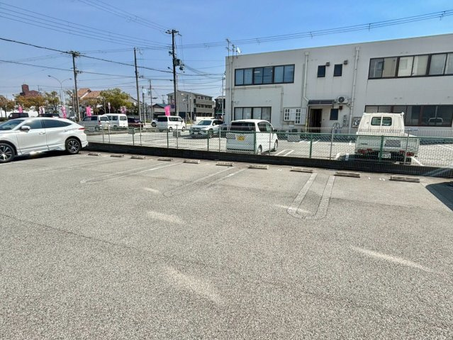 サンリット・レジデンスの駐車場