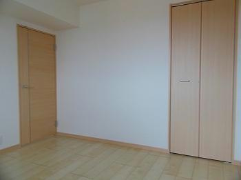 サンリット・レジデンスの洋室