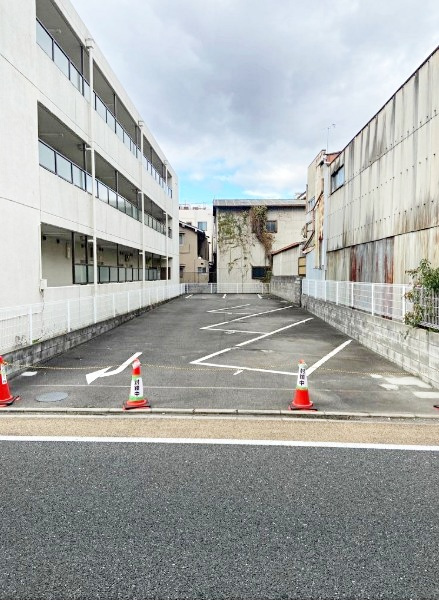 城通町　建築条件無土地の前面道路含む現地写真
