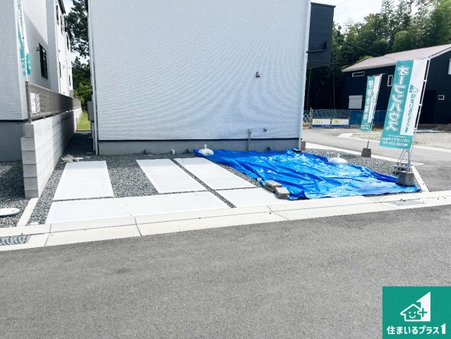 神戸市北区西山　第1期　新築一戸建ての駐車場|並列２台駐車可能！ゆとりの駐車スペースで車庫入れもスムーズ！

