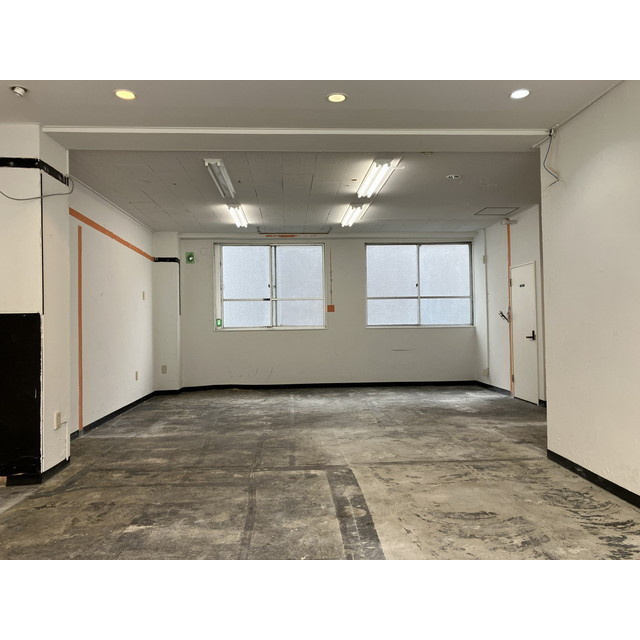 第６アムスビル（旧片山ビル）の内装