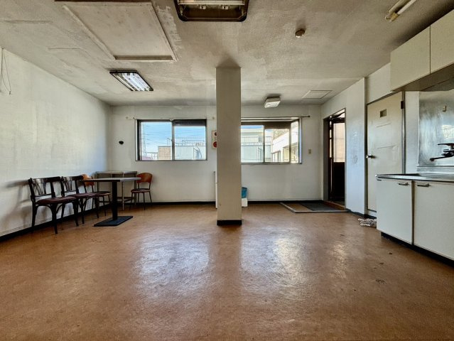 川崎市中原区新城の店舗事務所の内装