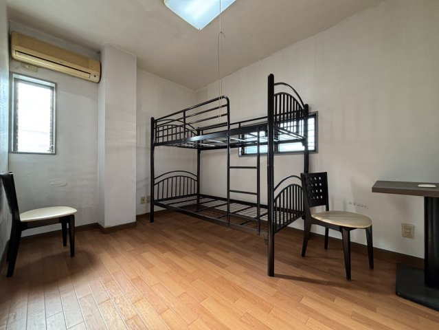 川崎市中原区新城の店舗事務所の居間・リビング