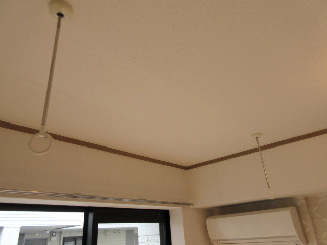 アベニュー城山Ａ棟のバルコニー|★雨の日でも安心の室内物干しフック★