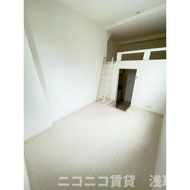 セレーナあらかわ遊園の居間・リビング