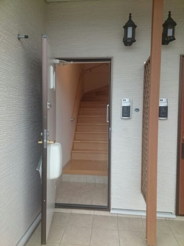 ウィステリアの玄関