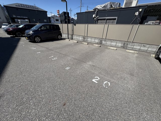 パレスマイセンの駐車場