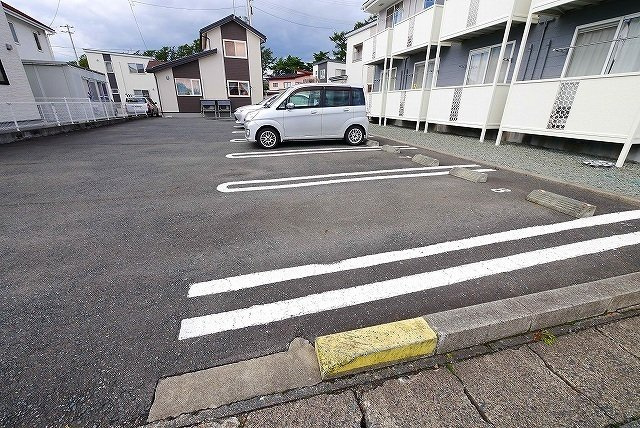 フリージアの駐車場