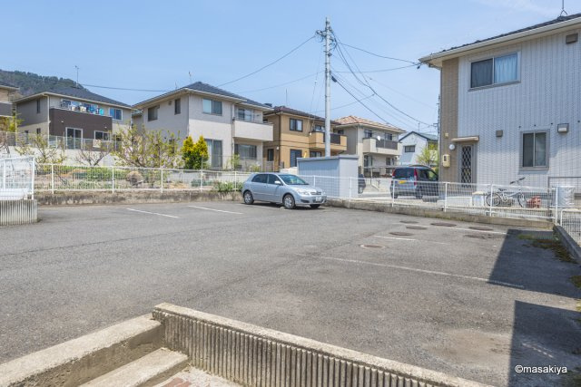セジュール中道の駐車場
