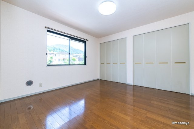 セジュール中道の洋室