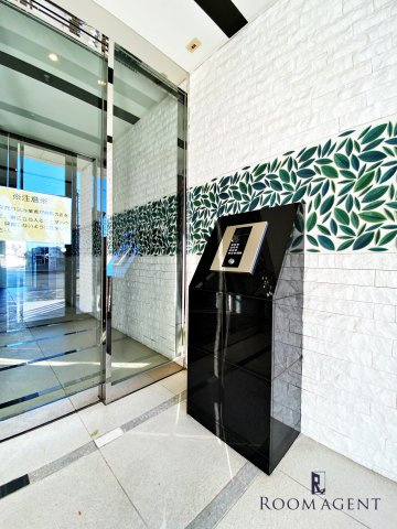 フローラ草平のエントランス