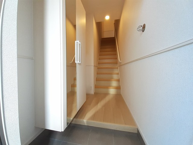 グランド　オーヴェスト　妻鹿2の玄関