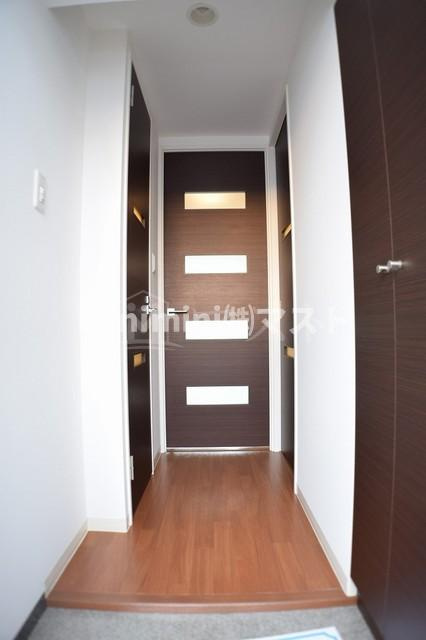 アーデン四ツ橋プライマリーワンの玄関