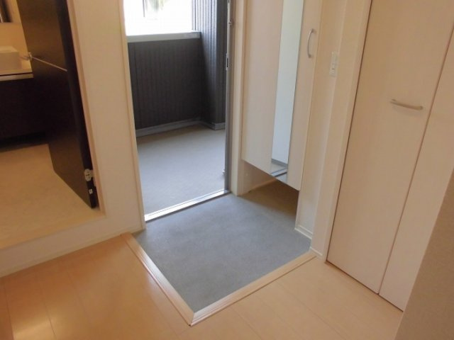 エテルナ瑞江の玄関