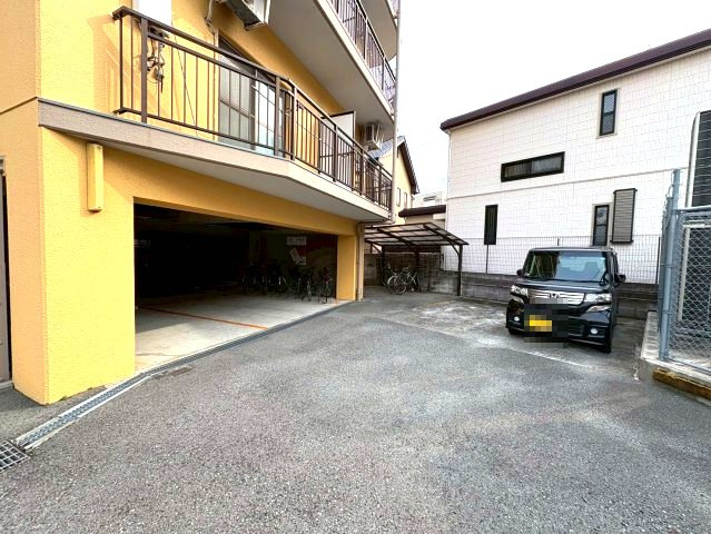 ハートフル藤井寺の駐車場