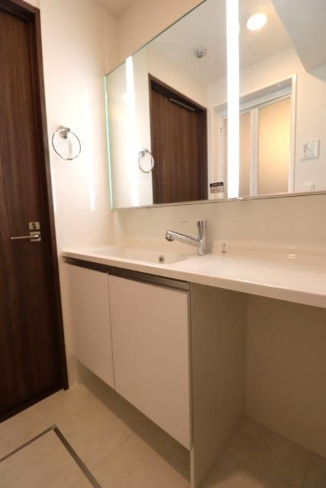 グラナーデ東葛西の洗面所