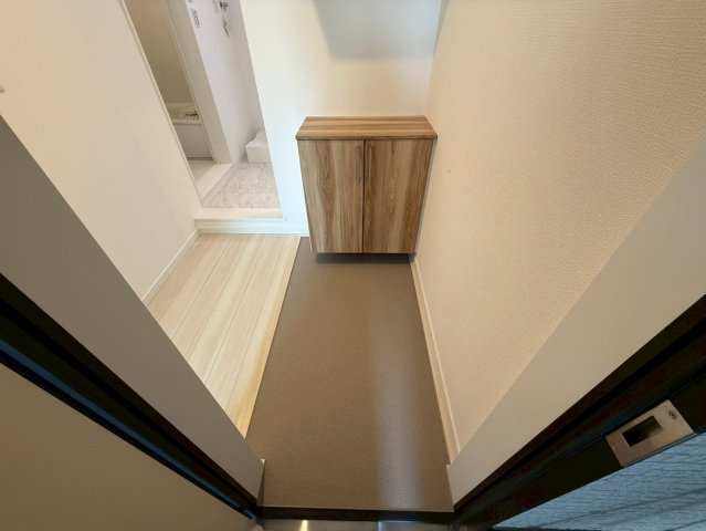 ソレイユビセレクト法蓮町Ⅲの玄関