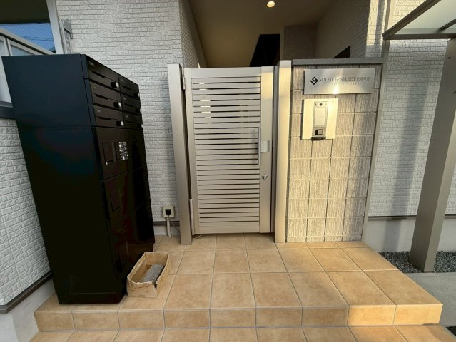 ソレイユビセレクト法蓮町Ⅲのエントランス