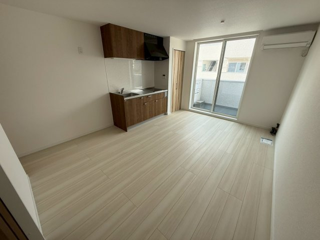 ソレイユビセレクト法蓮町Ⅲの居間・リビング