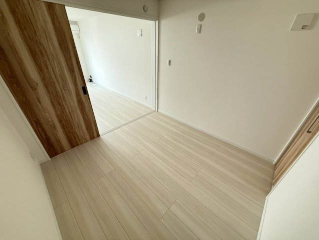 ソレイユビセレクト法蓮町Ⅲの洋室