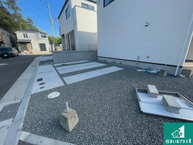 29日(土)30日(日)現地ご見学可能！　神戸市北区西山　第1期　新築一戸建ての駐車場|並列２台駐車可能！ゆとりの駐車スペースで車庫入れもスムーズ！

