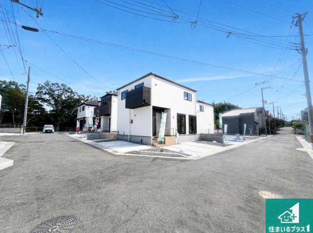 ■19日(土)～23日(祝)現地ご見学可能！　神戸市北区西山　第1期　新築一戸建ての前面道路含む現地写真|周辺は閑静な住宅街！前面道路広々で車の出し入れも便利です。駐車が苦手な方でも安心して車庫入れできます！