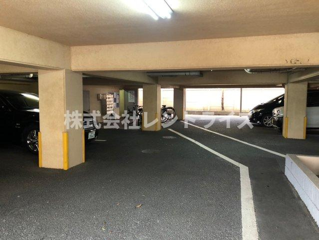 サンライズ文京の駐車場