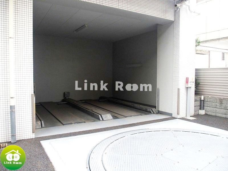 コンフォリア清澄白河サウスの駐車場