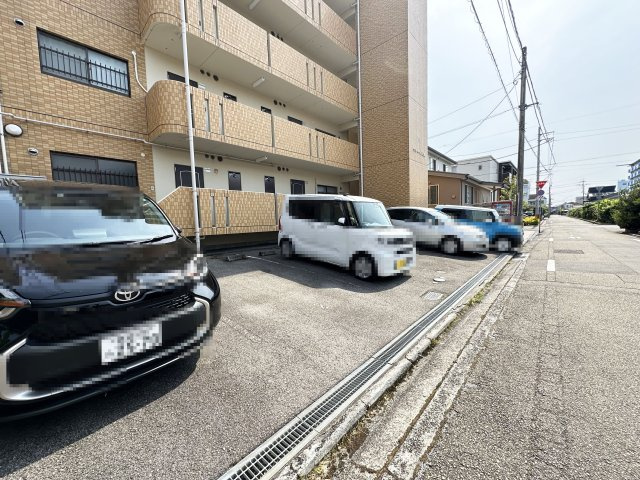 マリベール比島の駐車場