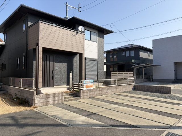 熊本市北区 鶴羽田２丁目　戸建てのその他|駐車場は広々３台以上可能。角地を活かし、正面・左右どちらからも車の出し入れが可能。