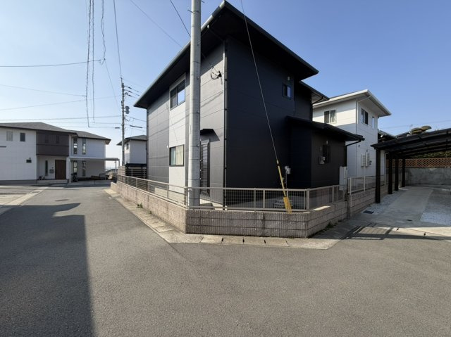 熊本市北区 鶴羽田２丁目　戸建ての外観|お家の背面（北側）。境界ブロックフェンスがきれいに施工済