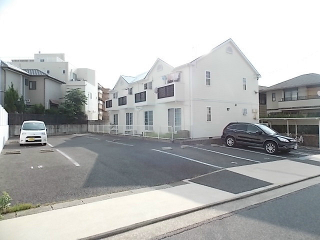 エスパスよもぎ台の駐車場