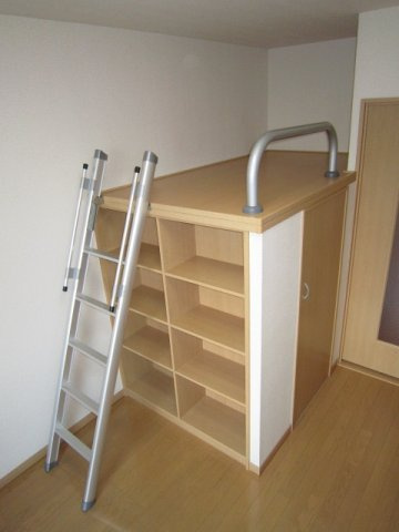 レオパレスＧｒａｃｅの内装|ベット付/ベット下部ウォーキングクローゼット