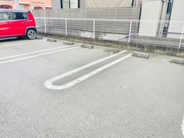 サニーパレスCの駐車場